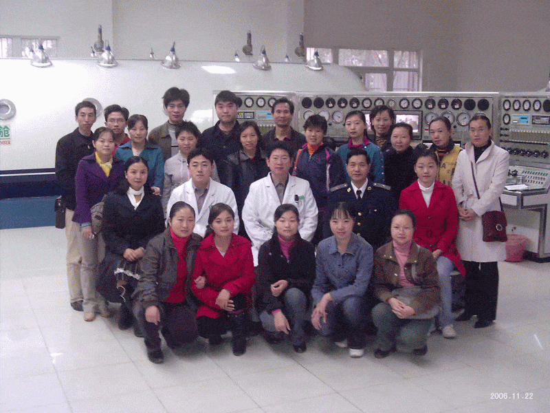 2006年第九期《全国高压氧医学岗位培训班》日常工作见习班师生合影