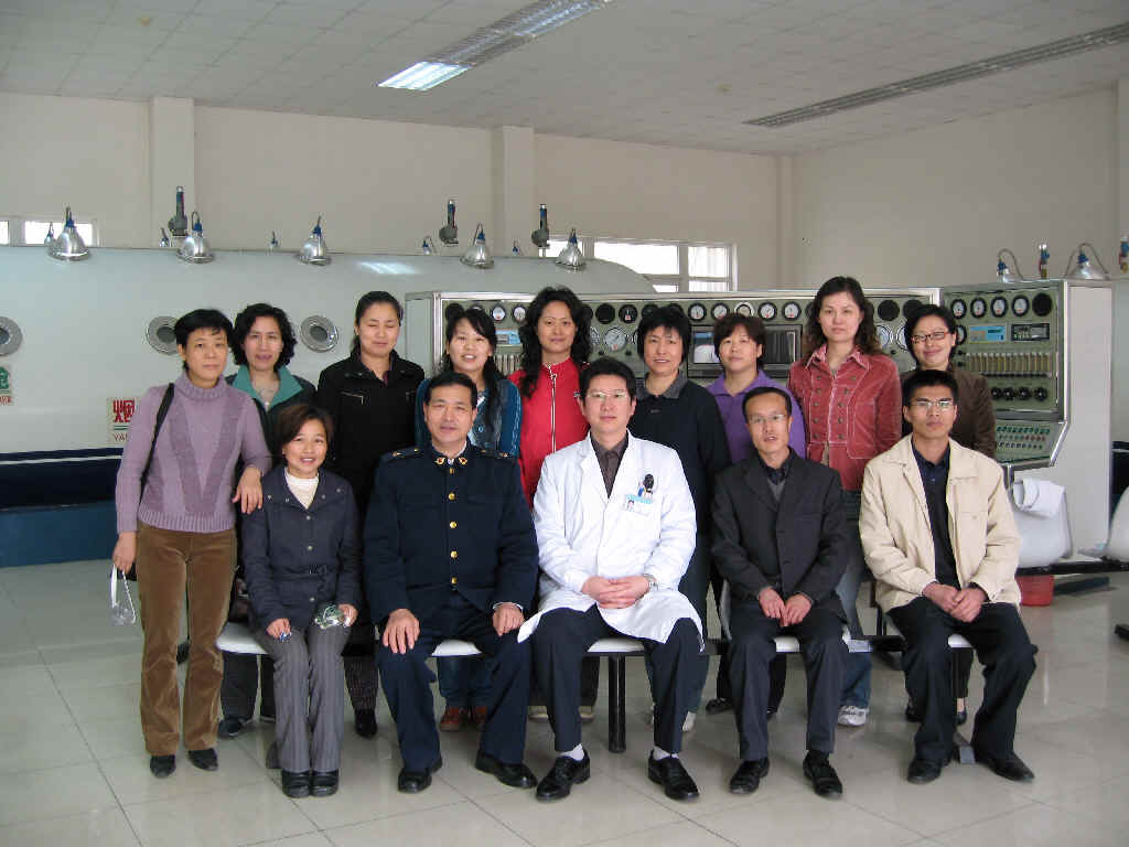 2007年第一期《全国高压氧医学岗位培训班》日常工作见习班师生合影